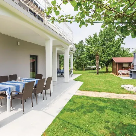 Apartment Lovely In With Kitchen Porec